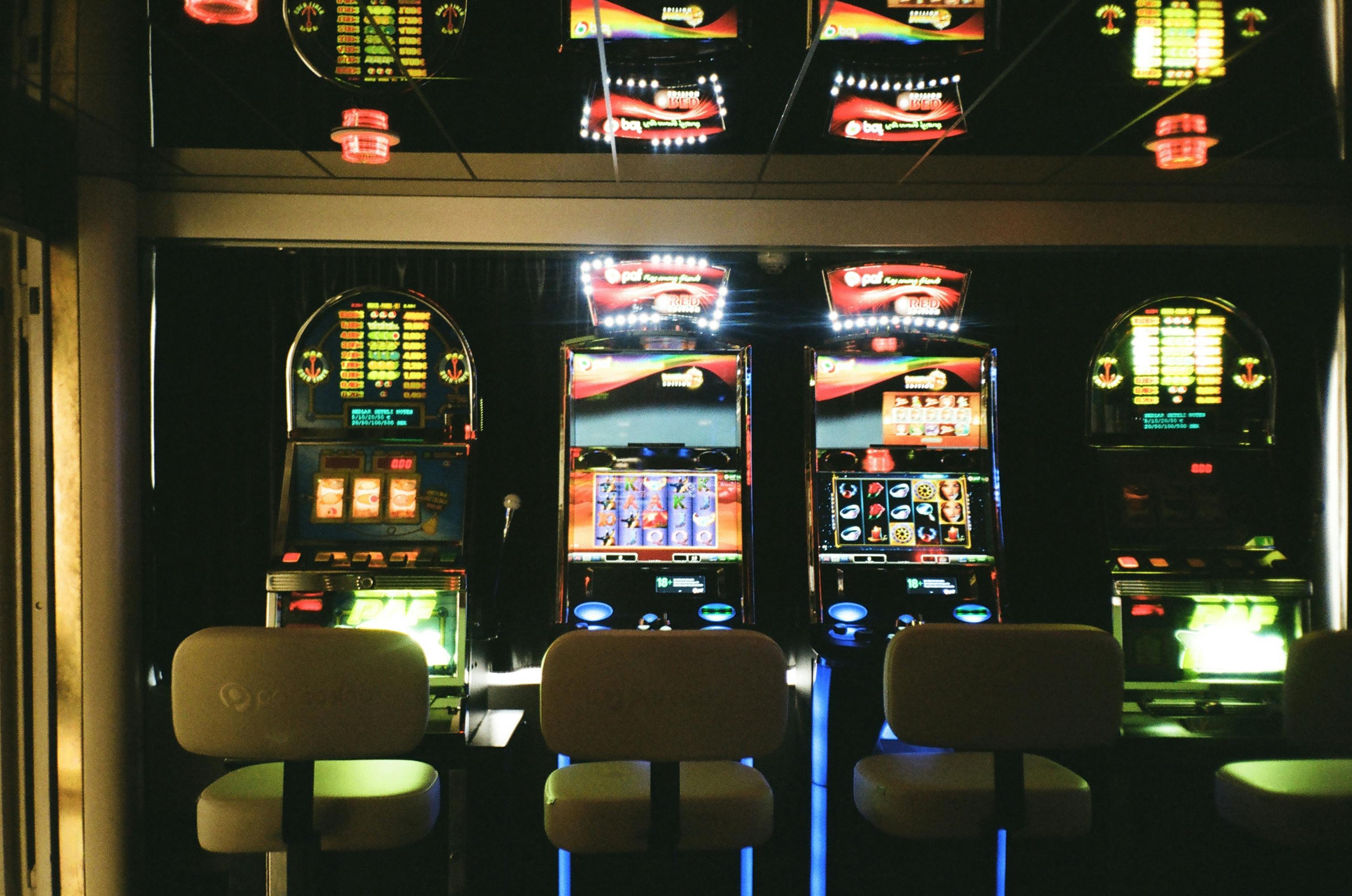 Người chơi Việt Nam thưởng thức baccarat live casino trên điện thoại tại nhà cùng drake